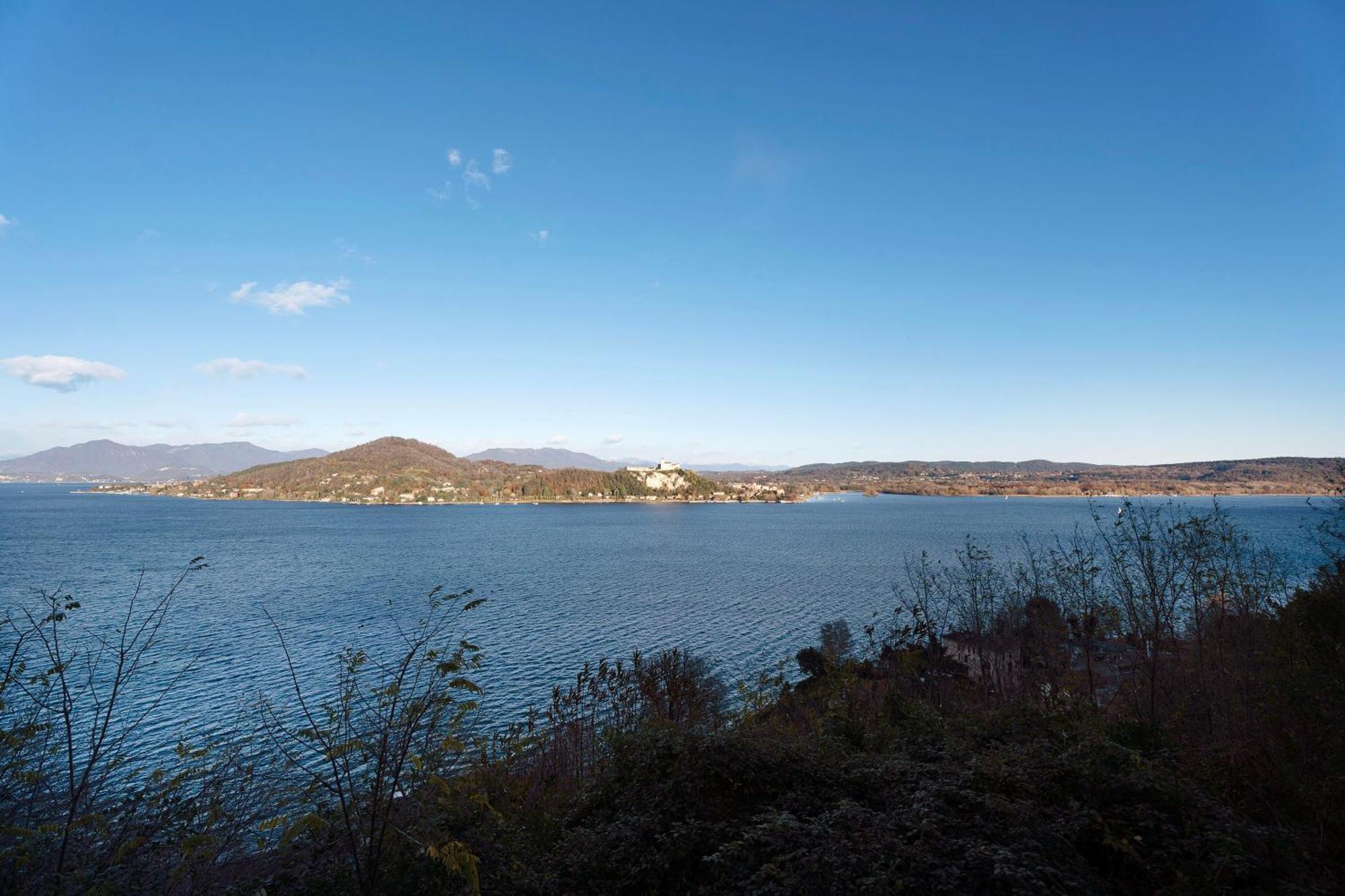 Sweet Home Apartments Peperoncino Arona Bagian luar foto